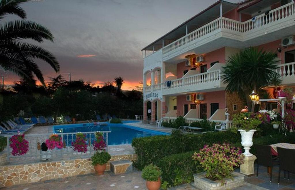 Flamingo Apartments Moraitika Corfu room 3